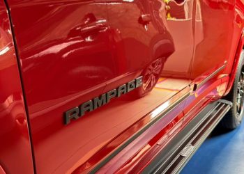100282740 Frisos Rampage Vermelho Colorado com Filete Preto 1