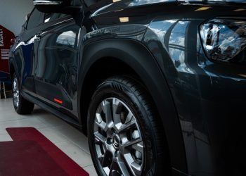 16971660 Aplique Lateral Texturizado com Aplique vermelho 5