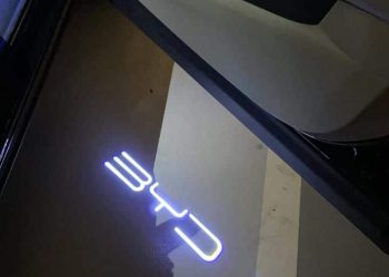 201358 Luz de Cortesia Projetor de Porta Logo BYD