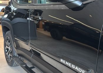 7093551 Friso Renegade Preto Carbon com Emblema Cromado