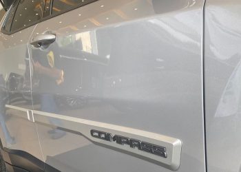 7094574 Friso Compass Prata Billet Emblema Fosco