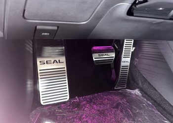 Pedaleira Cromada e Descanso de Pé em Aço Escovado Alternativa Seal